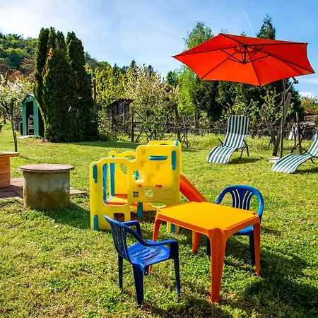 Nosztalgia Nyaralohaz *