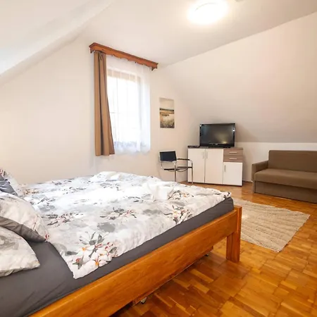 Nosztalgia Nyaralohaz Ferienhaus *